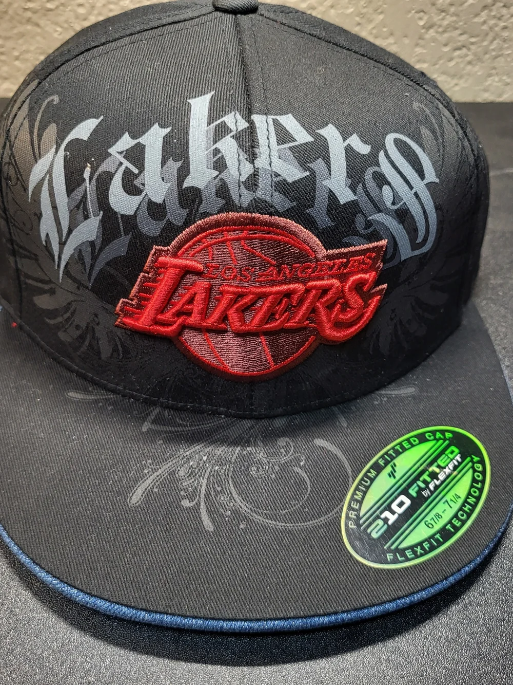 *NEW* Adidas Los Angeles Lakers Black Red Gothic NBA 210 Hat Flexfit 6 7/8-7 1/4